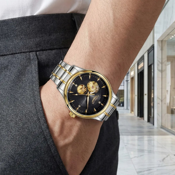 Relógio mecânico LongLux Arkos Black — detalhe do mostrador esqueleto com engrenagens à mostra